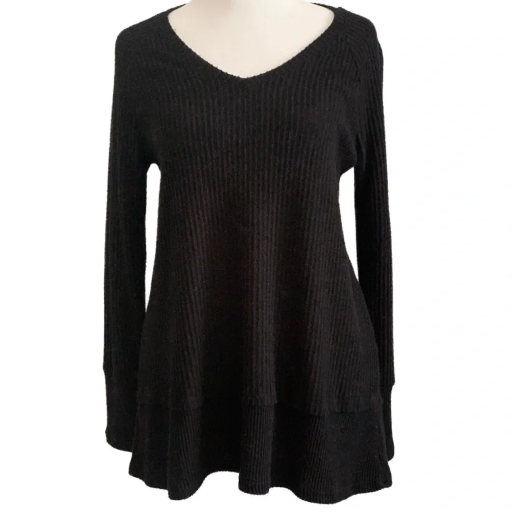 JOAN VASS Black V-Neck Waffle-Knit Long-Sleeve Sweater